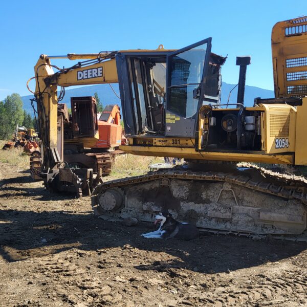 Second image of John Deere 2054 Excavator with Clam